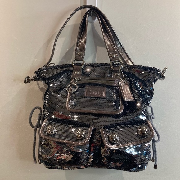 COACH POPPY Silver Sequin Many  Pockets Lilac Lining Shoulder Handbag Purse NEW - Picture 2 of 16